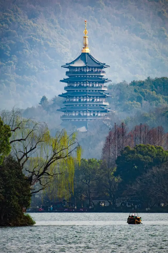 What can you photograph in Hangzhou in April