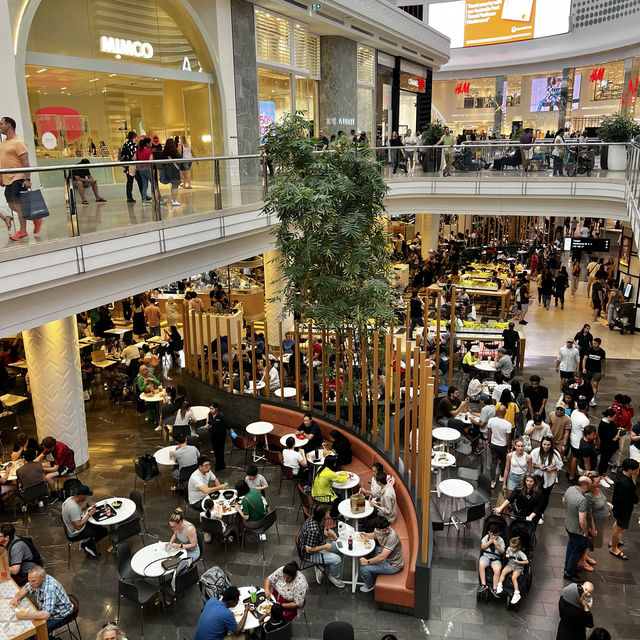 Fashion Capital-Australia’s largest shopping center, Chadstone Shopping Center, Melbourne 