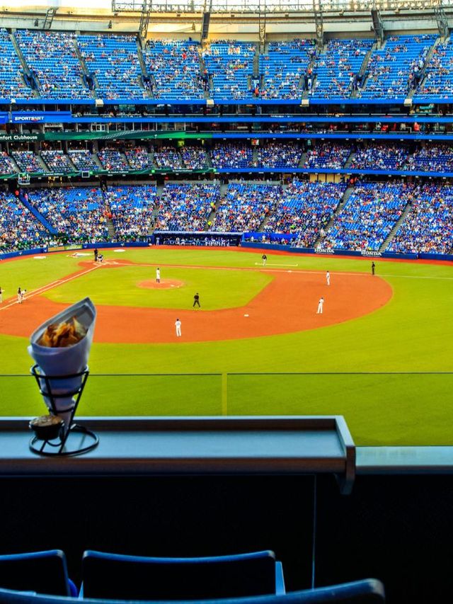 🌟✨ Toronto Treasures: Marriott Magic & CN Tower Views 🏙️🛏️