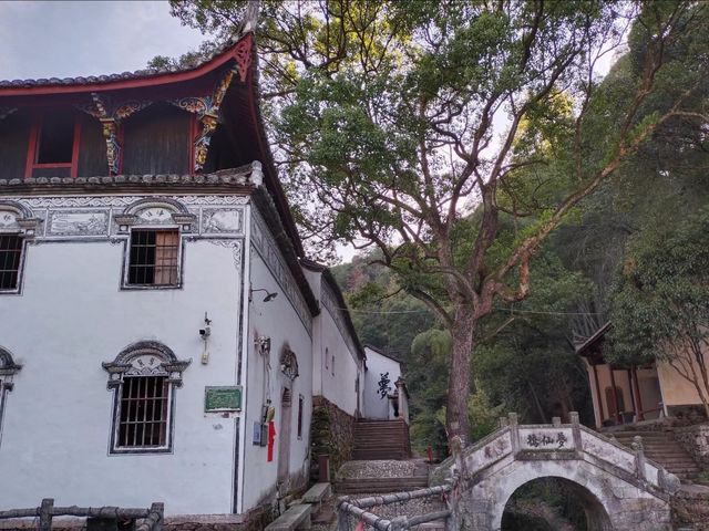 浙江古村落自駕遊～俞源村 俞源村是首批中國歷史文化名村，位於武義縣西南部，距離縣城20公里，為全國第五批重點文物保護單位。