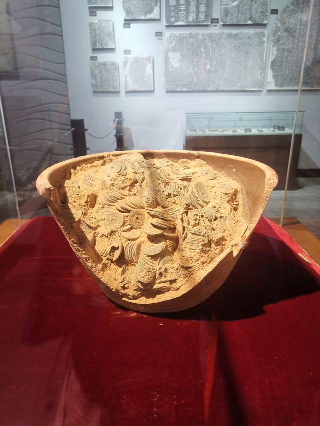 遼陽博物館。