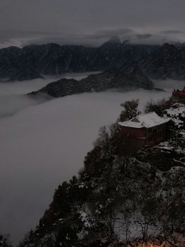 打卡陝西版的「雲頂天宮」。