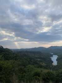 青山如黛，湖水映夢的悠然假日