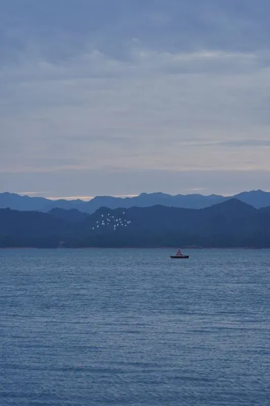 住進湖光山色中，擁抱自然嘅度假天堂！