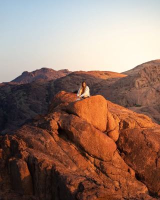 UAE Hatta Mountains: Under the Starry Sky Between Desert and Mountains 