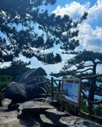 刀峰山是夏季旅遊的好地方