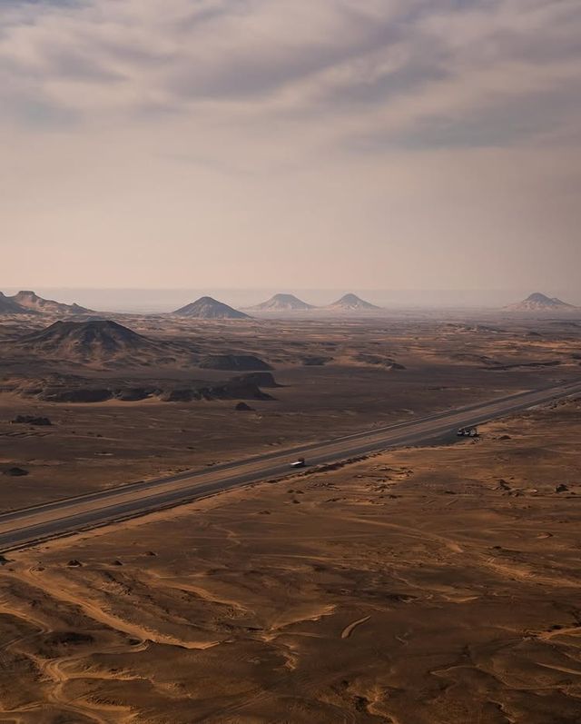 「黑色沙漠（Black Desert）終極旅遊攻略」    神秘的黑色火山遺蹟，埃及