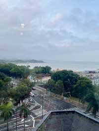 濱海晨曦中的慢生活 — 珠海情侶路海濱泳場亞朵X酒店