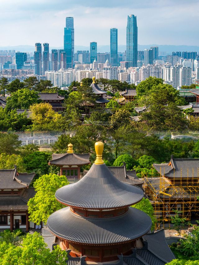 南寧華星時代廣場攻略！塗鴉階梯樓打卡，秒出大片！