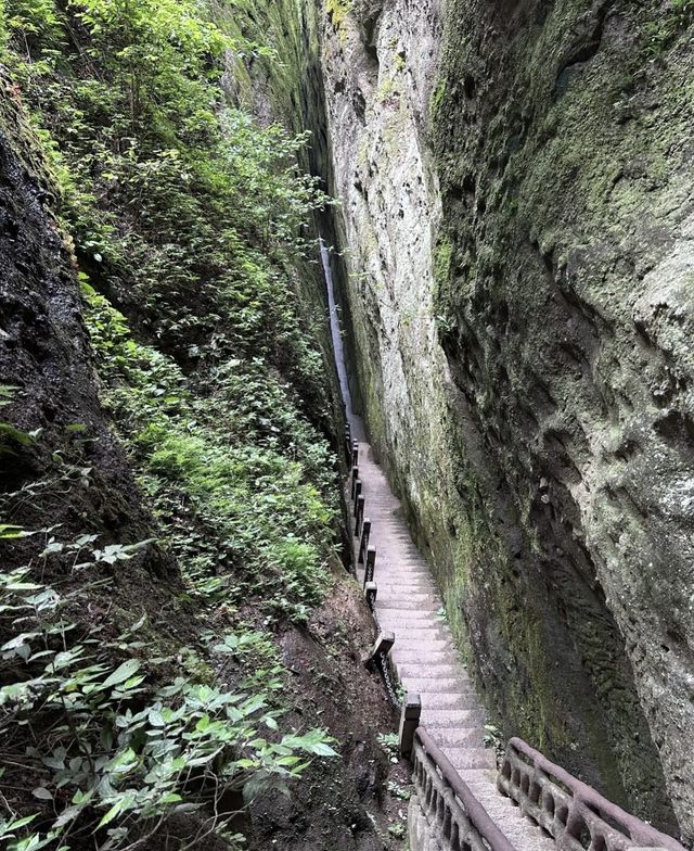 崀山一日遊 | 邂逅絕美丹霞地貌
各位，今次同大家分享一條超正嘅崀山一日遊路線！上午征服辣椒山同