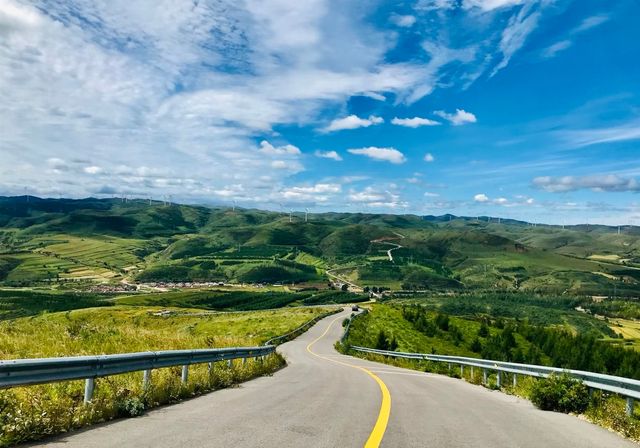草原天路中段景色美極了,適合自駕遊 草原天路中段景色美極了,適合自駕遊