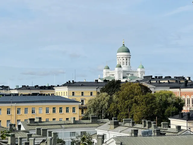 芬蘭赫爾辛基｜紅玫瑰與白玫瑰