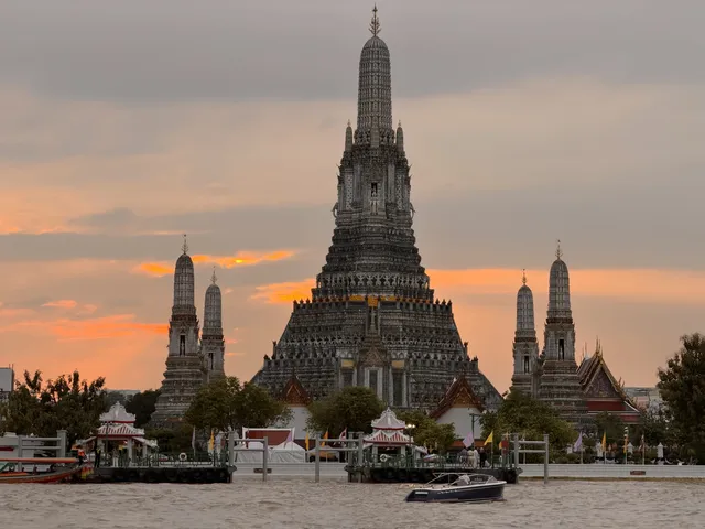 雖然今天曼谷下雨,但是還是看到了日落 雖然今天曼谷下雨,但是還是看到了日落