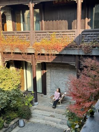 When the ginkgo leaves turn yellow, I'll stay in a courtyard house in Xuzhou, an ancient city with a thousand-year history.