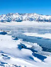 救命！新疆賽里木湖冬日美到失語 藍冰