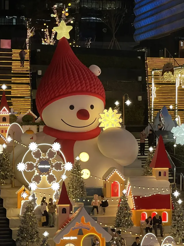 在上海！陸家嘴中心聖誕氛圍99.9999%