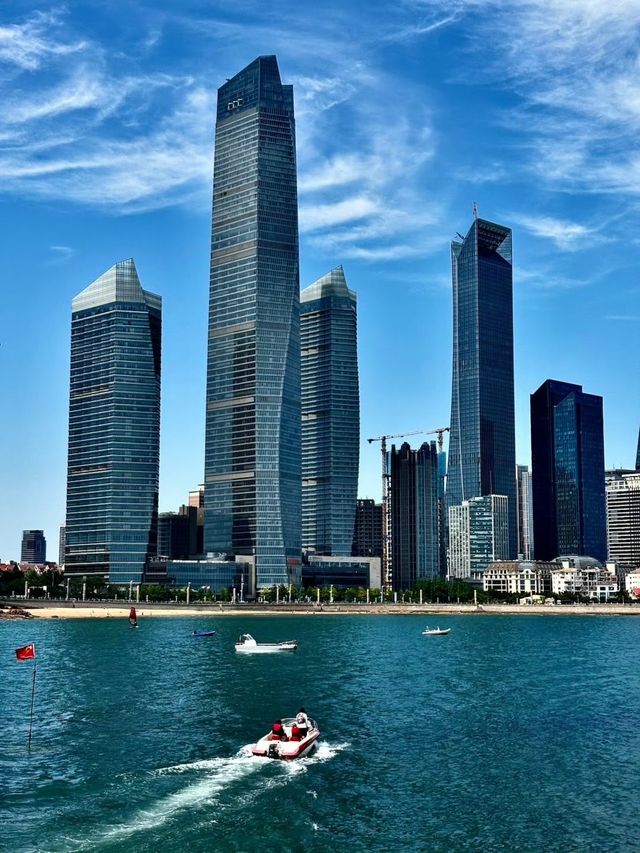 三天玩盡青島,海風與啤酒的治癒之旅 來到青島的第一天,就直接被綿長的海岸線和大海的顏色驚艷到!不愧 三天玩盡青島,海風與啤酒的治癒之旅 來到青島的第一天,就直接被綿長的海岸線和大海的顏色驚艷到!不愧