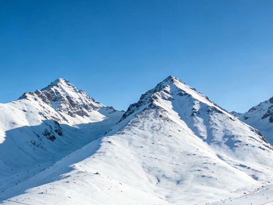 Xinjiang 3-Day Ski Safari: Powder Snow, Yurts & Epic Mountain Views!