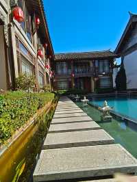 泊心雲舍 · 麗江古城花夢慢旅指南 住進花神的庭院推開泊心