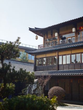 โรงแรมบ่อน้ำพุร้อนส่วนตัวบนภูเขาชิงเฉิง: นอนพักผ่อนในสไตล์เซนญี่ปุ่น