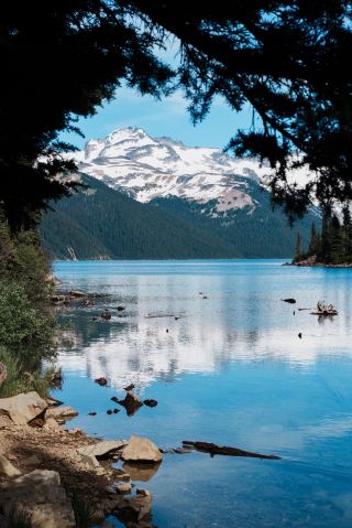 バンクーバー｜1本のトレイルで雪山と氷河湖を満喫