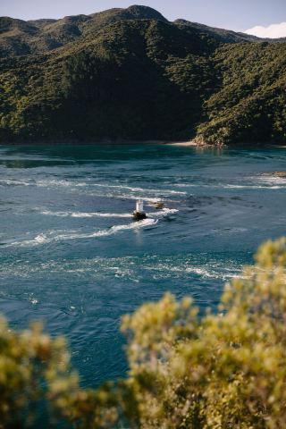 ニュージーランド南島｜世界の地理教科書の表紙、どのフレームもまるでスクリーンセーバーのよう