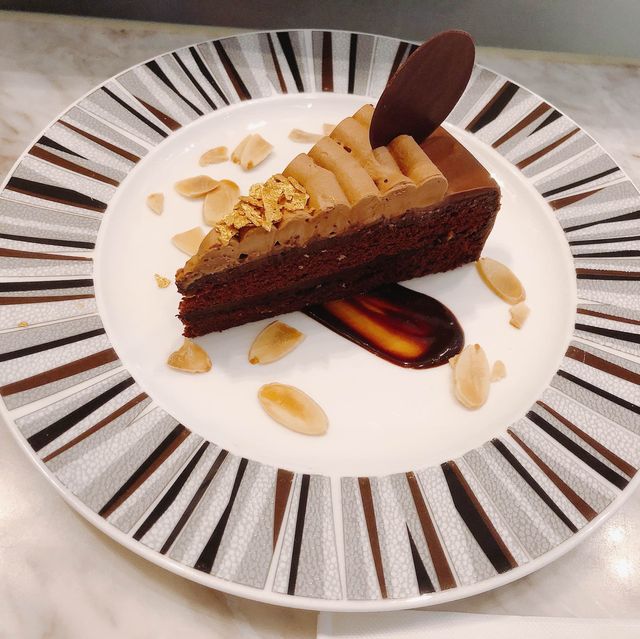 新年快樂🎉下午茶時光📍Le Méridien Taipei 台北寒舍艾美酒店🍴Latitude 25 北緯二十五
