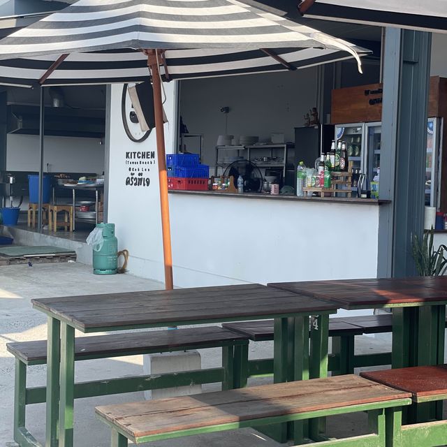 【ラン島】ビーチを目の前にシーフードレストランでランチ