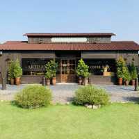 【インドネシア】アンティークなカフェ”Artisan Coffee Ber”
