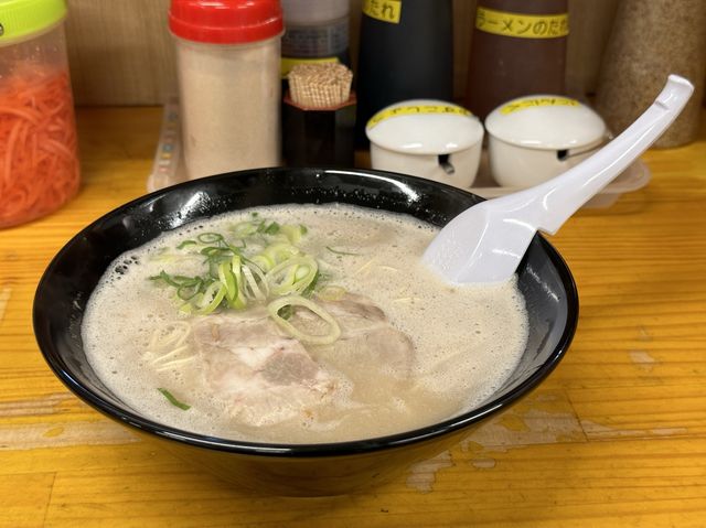 福岡・長浜。創業昭和46年の老舗長浜ラーメン『長浜ナンバーワン 長浜店』