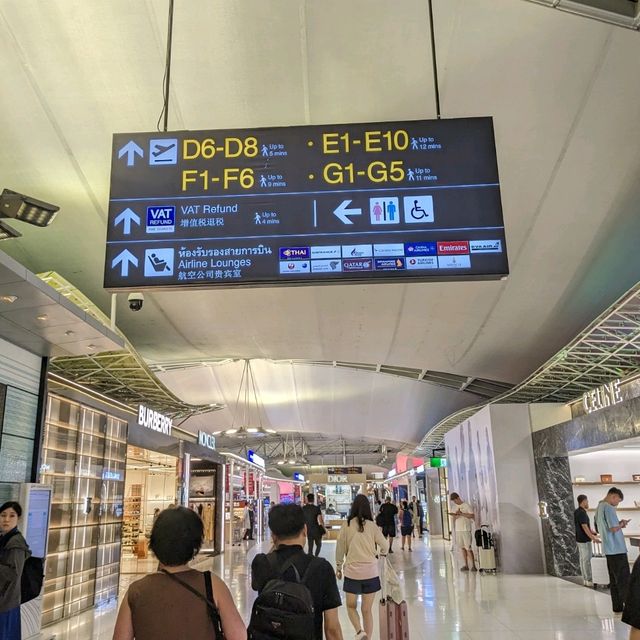スワンナプーム国際空港は、２４時間お買い物出来るし、ラウンジが使えて、とっても便利で綺麗な空港