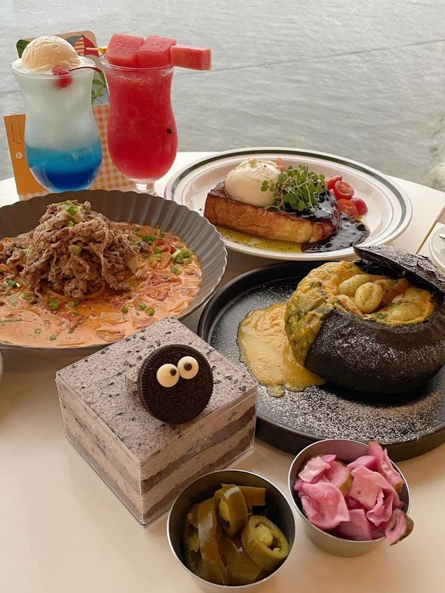 끝없이 펼쳐진 오션뷰가 보이는 통창 카페♥️