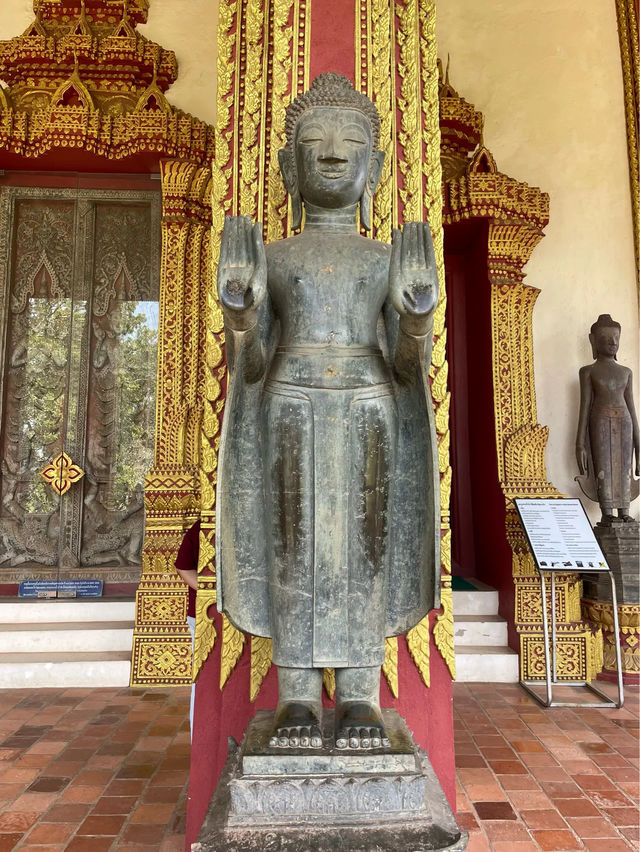 ປະຕູໄຊ & ຫໍພຣະແກ້ວ 📍เวียงจันทน์ ประเทศลาว