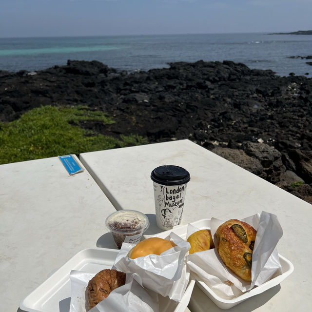【チェジュ】海を眺めながら食べれる有名ベーグル