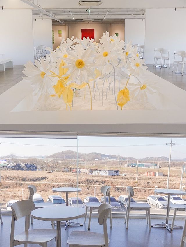 크리스마스트리 포토스팟과 볼거리 가득한 김포 포레리움 카페