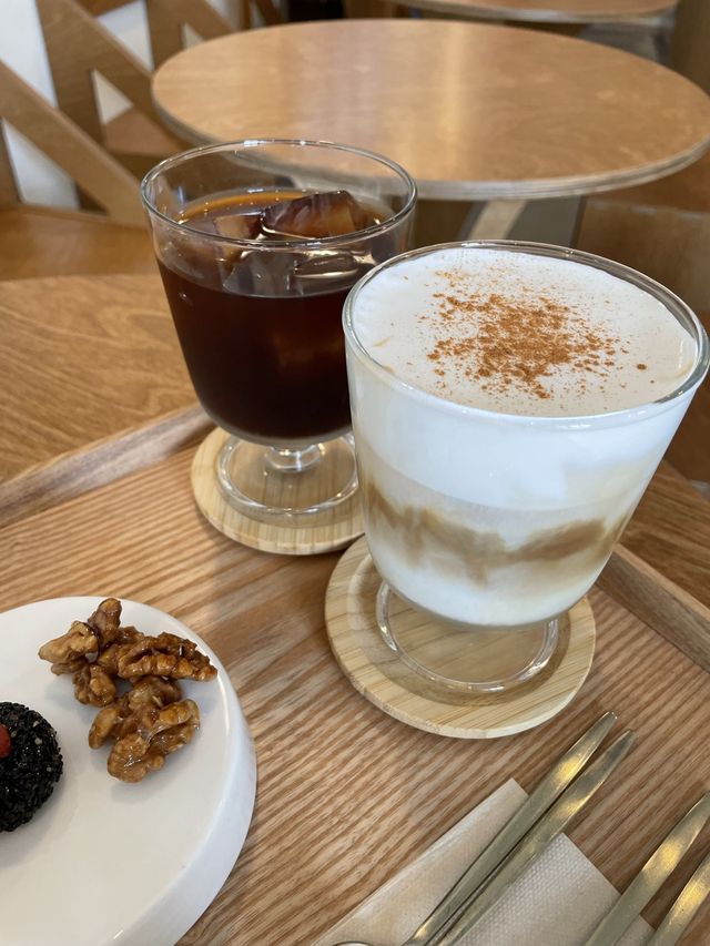 【新大久保】石臼引きコーヒーが飲めるカフェ☕️METDORU CAFE