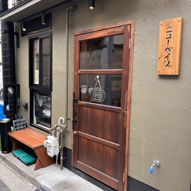 住宅街の路地裏みたいなところにひっそりと佇むトンカツの名店🐷