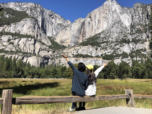 윈도우 배경과 노스페이스 로고가 있는 요세미티국립공원⛰️