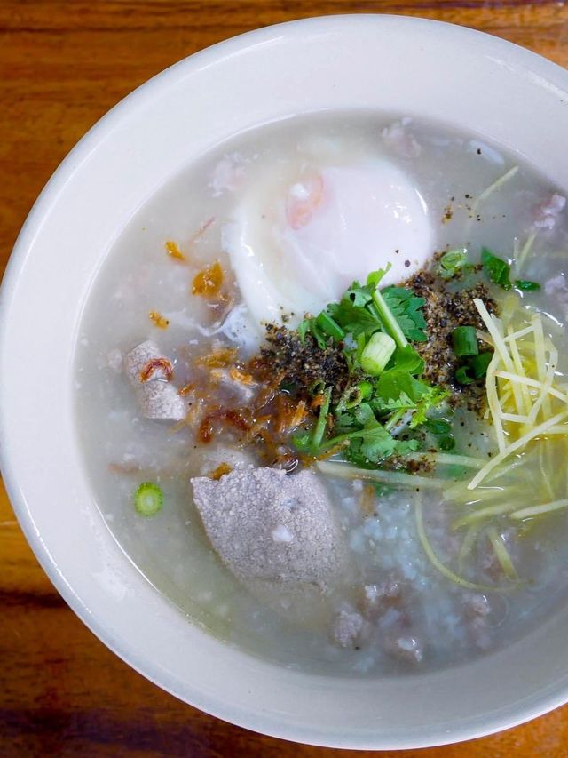  เกาเหลาเลือดหมู เจ้าเก่าตลาดเกษตร