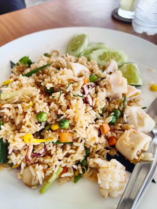 ร้านอาหารปิ่นโต เกาะลันตา จังหวัดกระบี่