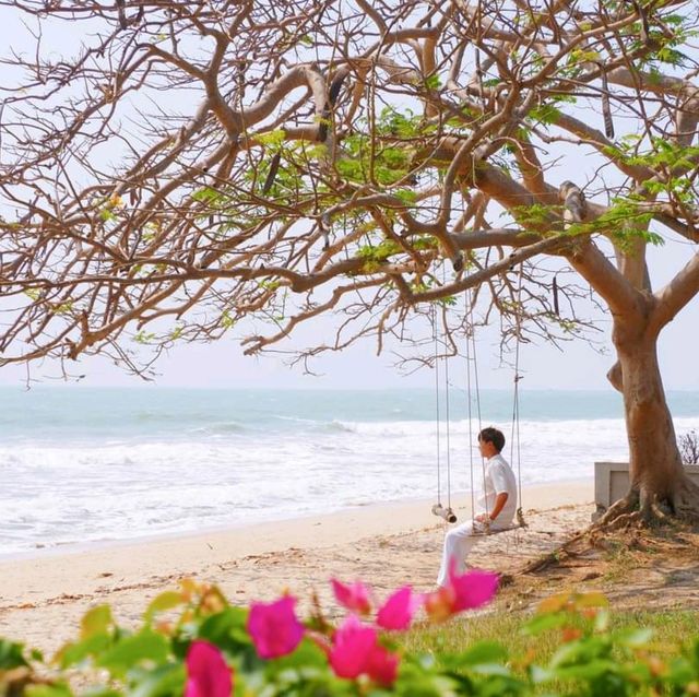 🌊 ซัมเมอร์นี้ชวนครอบครัว แก๊งค์เพื่อน หรือคนรัก 💙💙
ไปนอนฟินริมชายหาดชิลล์ๆ
