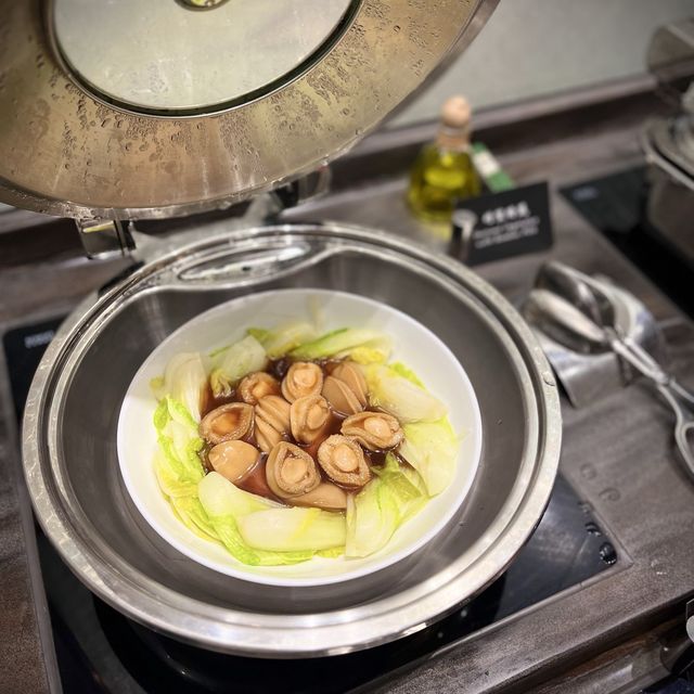 📍香港灣仔｜Le Menu · 六國酒店高品質自助餐！鮑魚花膠乳豬包羅萬有🍴維多利亞風味設計好吸睛
