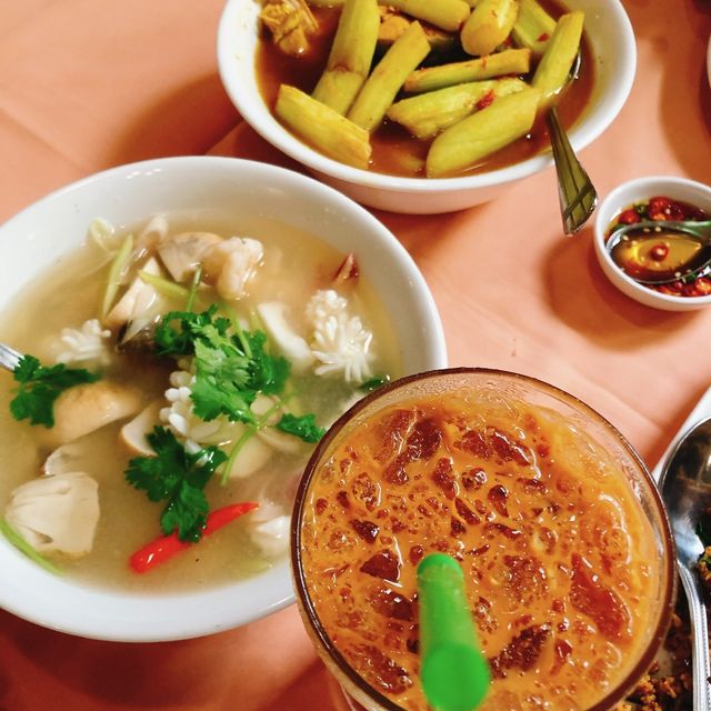 泰國🇹🇭普吉島🍴🍽️🥢泰式料理美味吃喝💯 Raya Restaurant ร้านอาหาร ระย้า