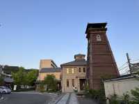 山梨・甲府。甲府駅前のレトロな雰囲気のモール『甲府夢小路』と『時の鐘』奥には『小さな蔵の美術館』あります。