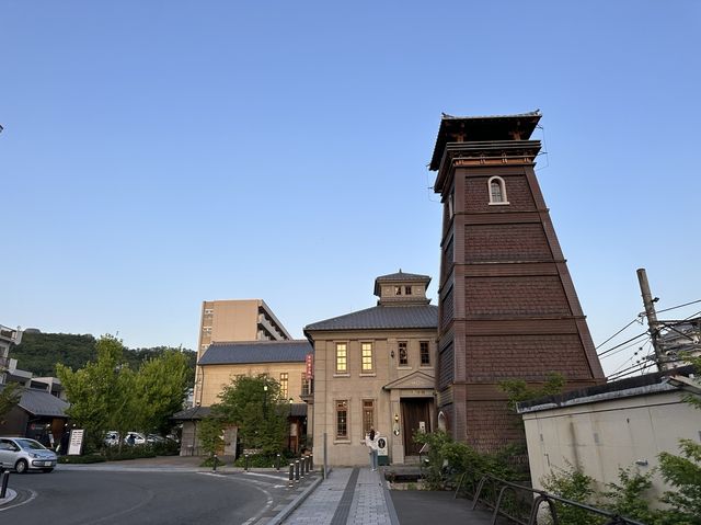 山梨・甲府。甲府駅前のレトロな雰囲気のモール『甲府夢小路』と『時の鐘』奥には『小さな蔵の美術館』あります。