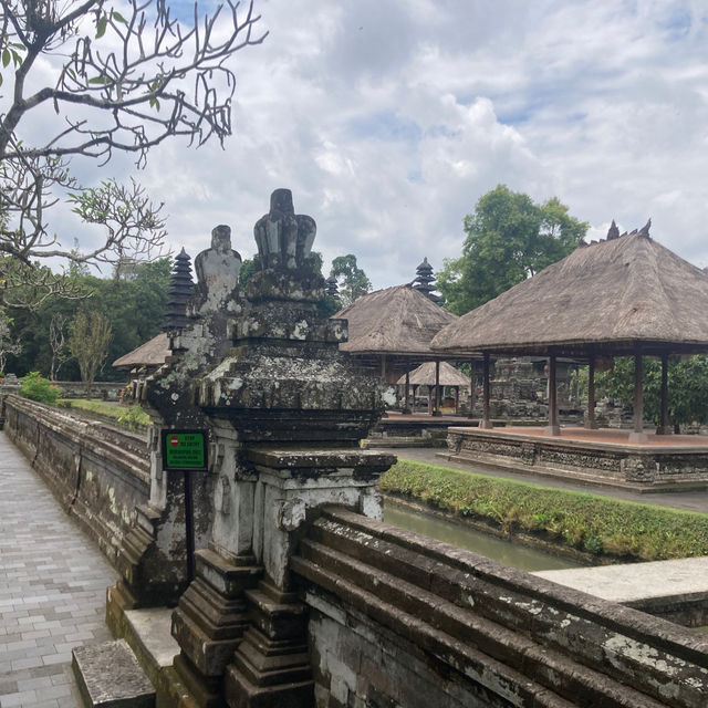 バリ島　【タマン・アユン寺院】