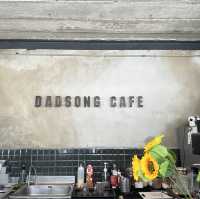 แดดส่อง คาเฟ่ คาเฟ่สายสตรีทของคนจันท์
