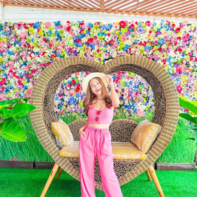 บัวแก้วคาเฟ่ พร็อบเยอะ ถ่ายรูปจุใจ