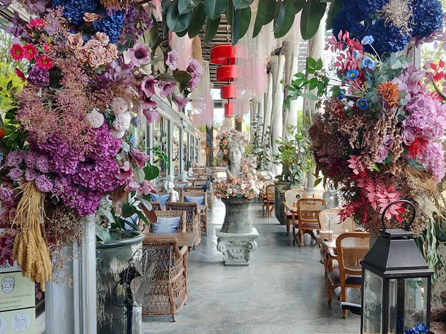 📍 อัมพวาศรี คาเฟ่ : Amphawa-Sri Cafe 🏞️🧁☕️ 