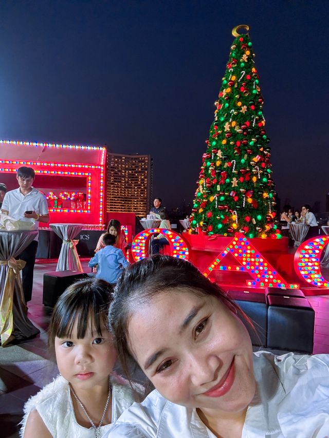 โมเม้นต์ Countdown 2024 at ICONSIAM